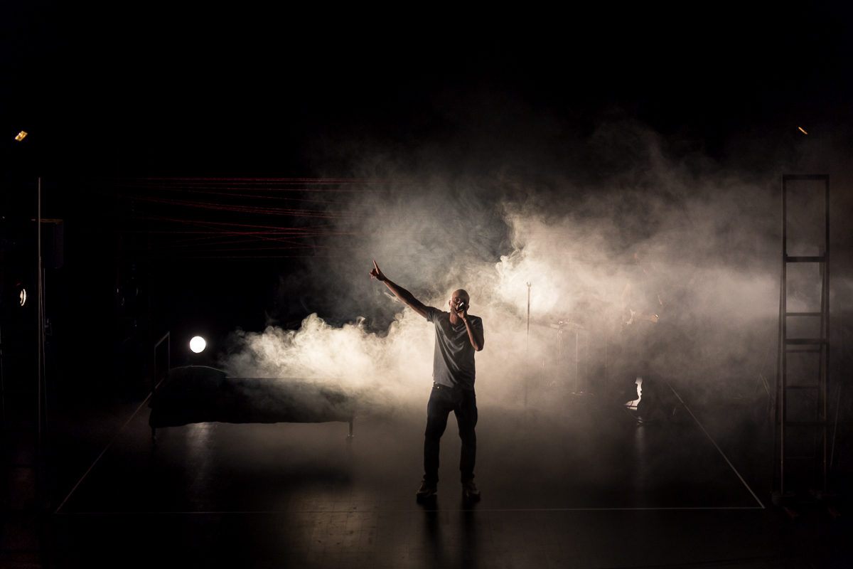 L'ENDORMI - HIPPOLYTE A MAL AU COEUR - ©MATTHIEU EDET LD-4